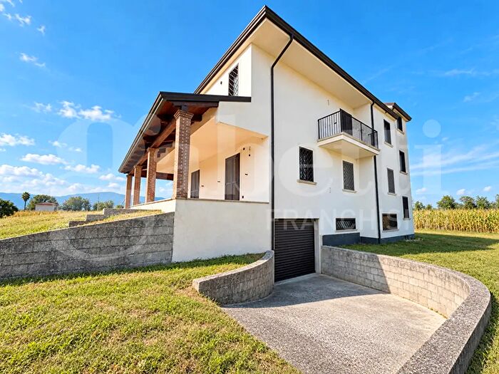 Casa con 8 locali in vendita in Via Gramsci Snc, Alife