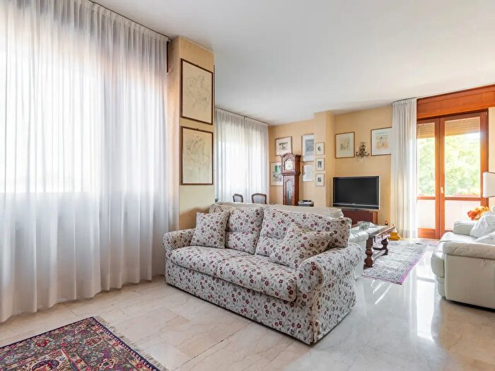 Appartamento con 9 locali in vendita in Viale Angelo Masini, Bologna