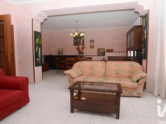 Appartamento con 9 locali in vendita in Via Cavour, Montecchio