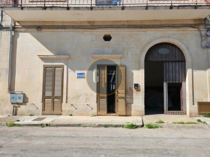 Appartamento con 6 locali in vendita in Via Cavour, Martano