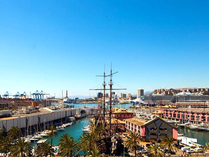 Appartamento con 5 locali in vendita in Vico Giannini, Genova