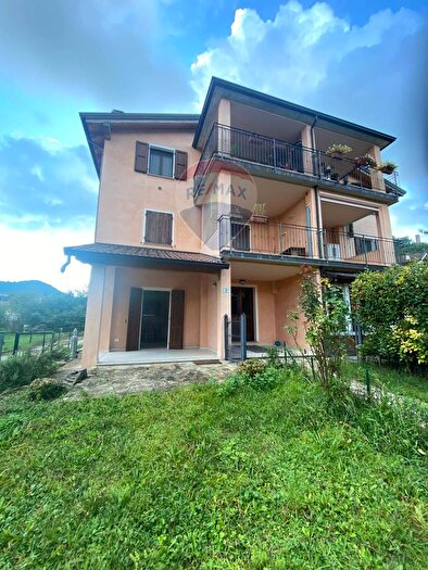 Appartamento quadrilocale in vendita in Via Fornacione, Castelnovo Ne Monti