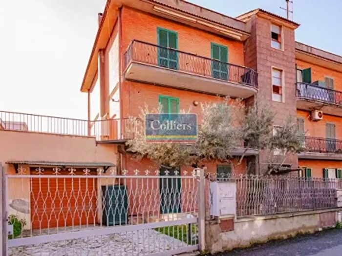 Appartamento trilocale in vendita in Via Publio Elio, Roma