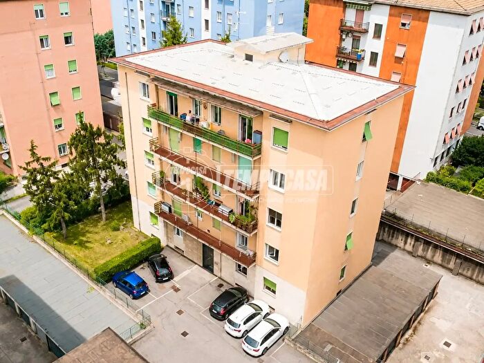 Appartamento trilocale in vendita in Via Luigi Mercantini, Brescia