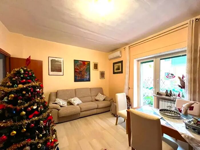 Appartamento quadrilocale in vendita in Via San Giacomo dei Capri, Napoli