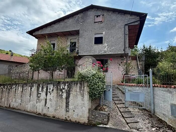 Casa trilocale in vendita in Via Alcide De Gasperi, Roiate