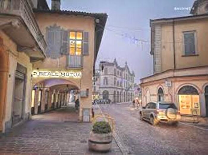 Appartamento con 8 locali in vendita in Broni