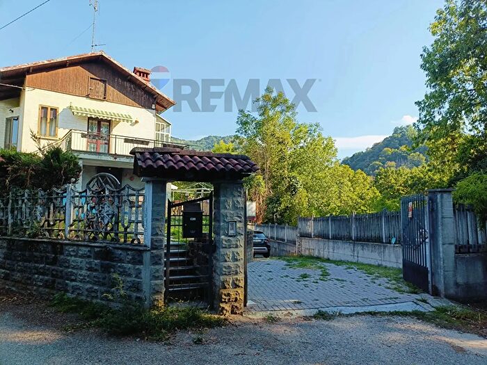 Casa quadrilocale in vendita in Strada Mollar, Trana