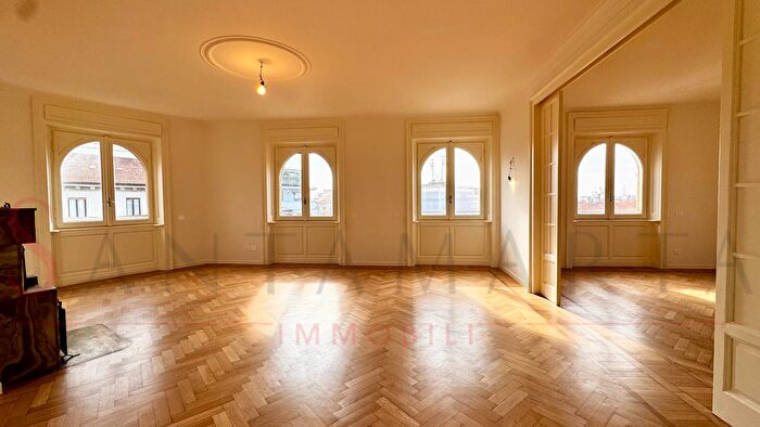 Appartamento con 7 locali in affitto in Piazza Maria Adelaide di Savoia, Milano