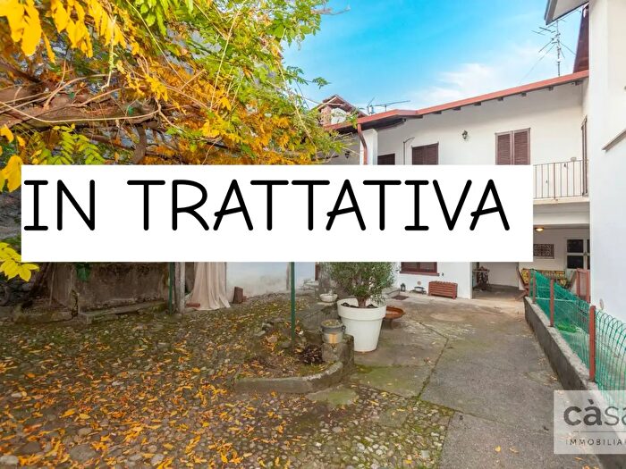 Casa trilocale in vendita in Via Italia Libera, Gazzada Schianno