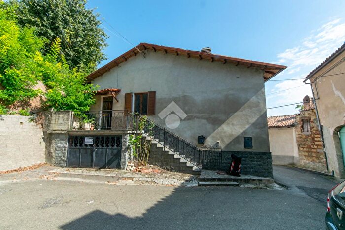 Casa quadrilocale in vendita in Via Castello, Ottiglio