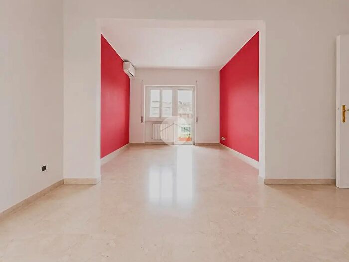 Appartamento quadrilocale in vendita in Via Val di Non, Roma