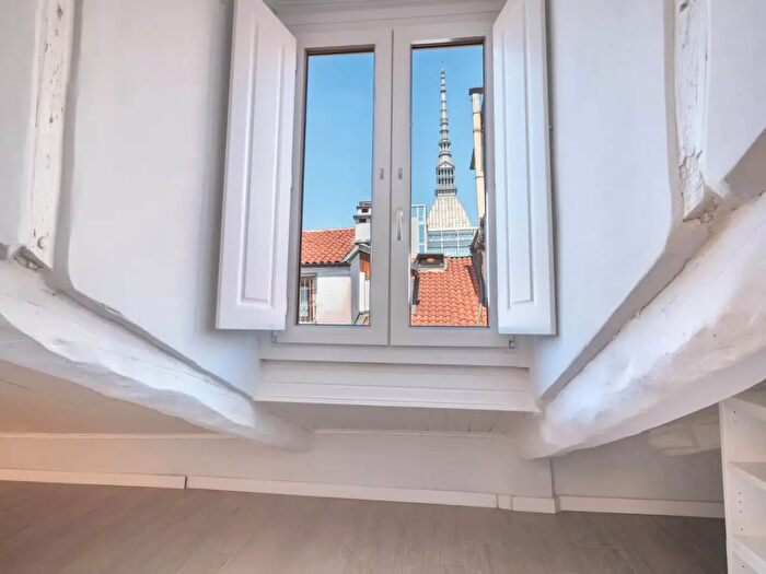 Appartamento trilocale in vendita in Via Roero di Cortanze, Torino