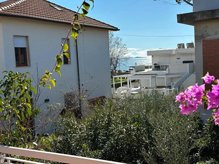 Appartamento trilocale in vendita in Via Isola di Pianosa, Follonica