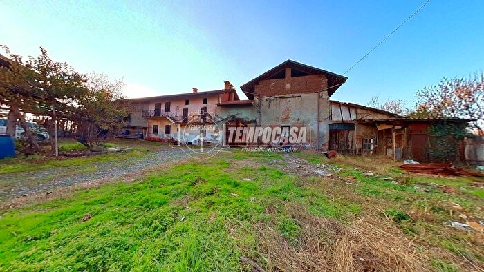Casa con 6 locali in vendita in Via San Maurizio, San Francesco Al Campo