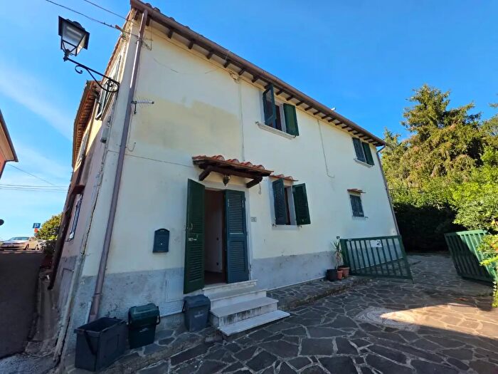 Casa con 9 locali in vendita in a Montegrappa, Crespina Lorenzana