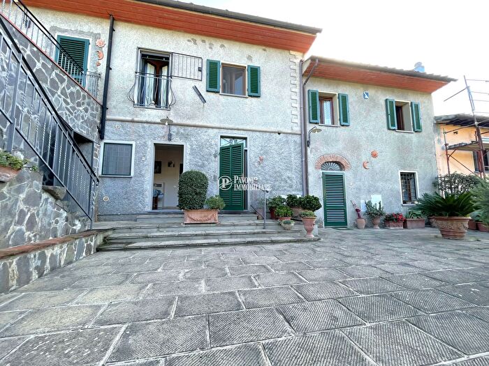 Casa con 17 locali in vendita in Via Bagno, Carmignano