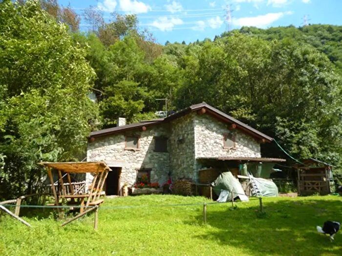 Casa con 5 locali in vendita in Edolo