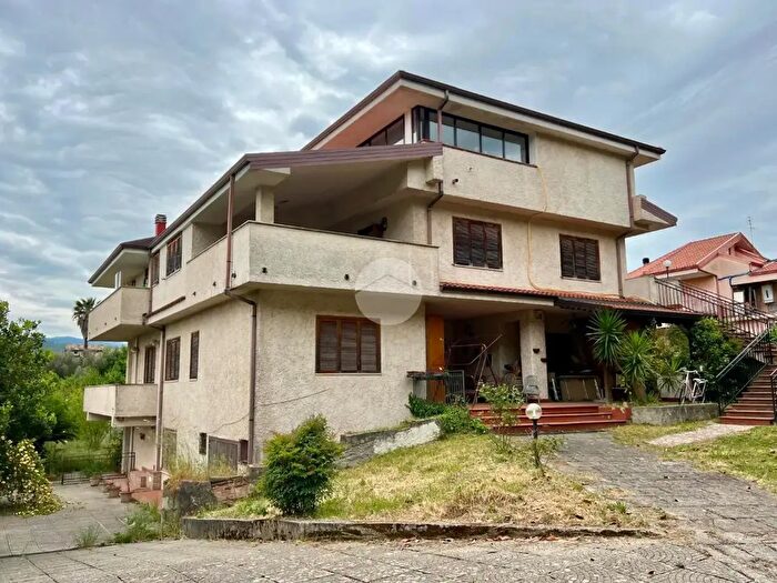 Appartamento quadrilocale in vendita in Via Scavello, Mendicino
