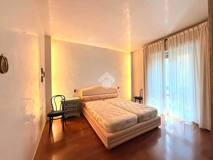 Appartamento quadrilocale in vendita in Via Salvo dAcquisto, Prato