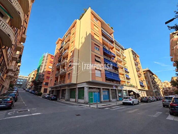 Appartamento con 5 locali in vendita in Via Giuseppe Galliano, Genova