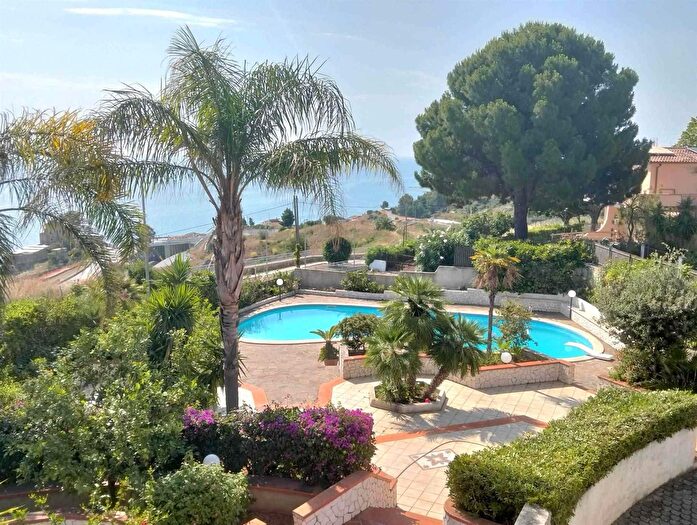 Casa con 10 locali in vendita in Via Civita, Roseto Capo Spulico