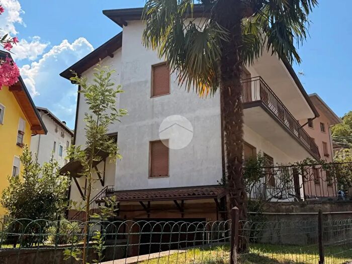 Casa con 11 locali in vendita in Via Galileo Galilei, Darfo Boario Terme