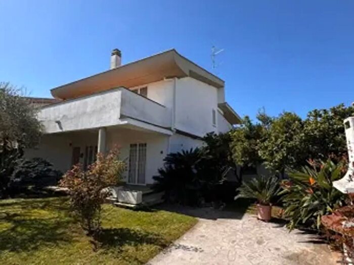 Casa con 5 locali in vendita in Viale di Valle Schioia, Anzio