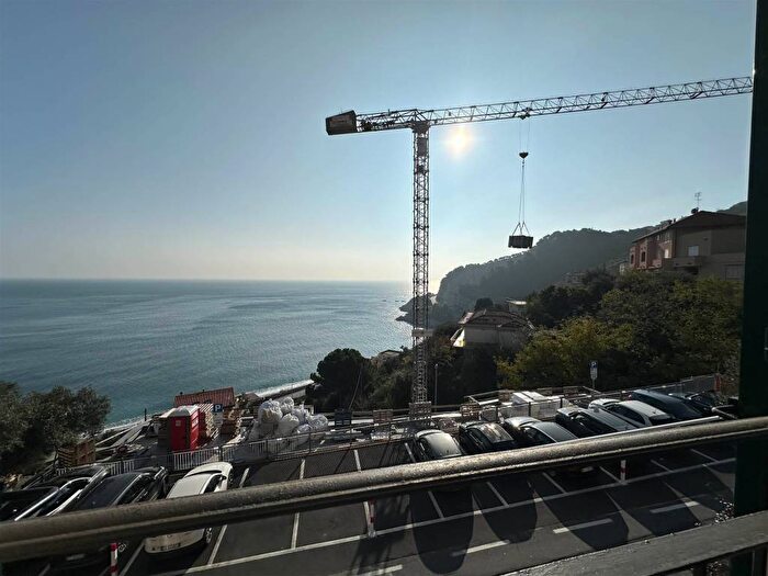 Appartamento bilocale in affitto in Via Colombo, Bergeggi