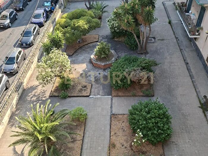 Appartamento trilocale in vendita in Via Faraci, Catania