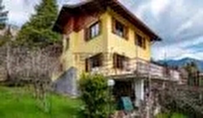 Casa con 7 locali in vendita in Castione Della Presolana