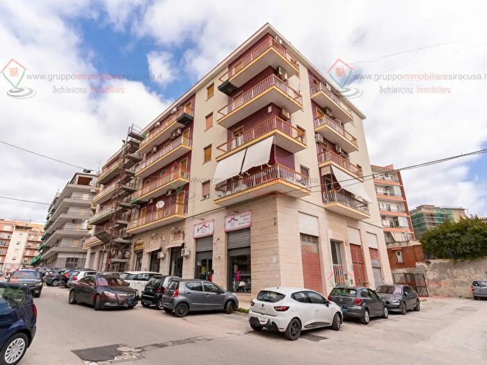 Appartamento con 5 locali in vendita in Siracusa