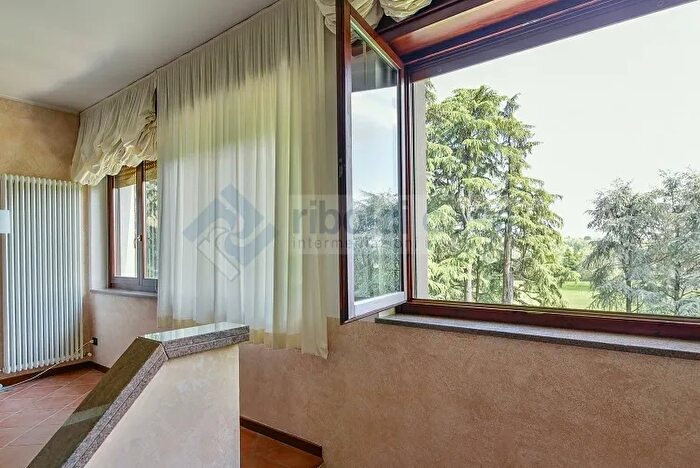 Casa quadrilocale in vendita in Veduggio Con Colzano