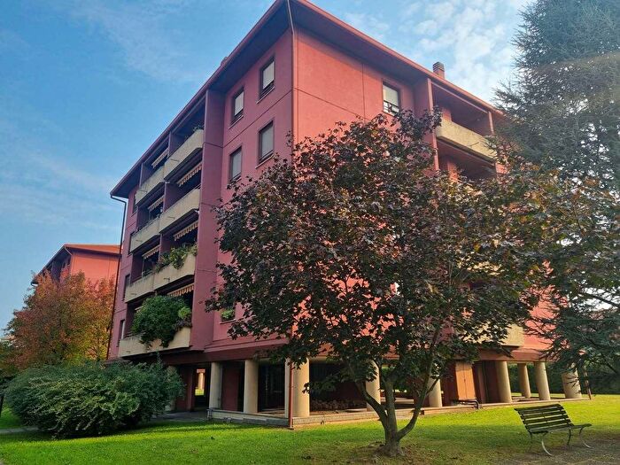 Appartamento trilocale in vendita in Via Monte Sabotino, Limbiate