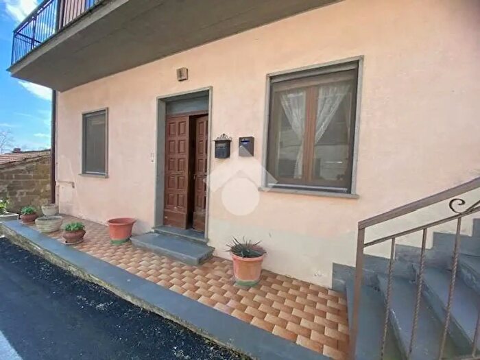 Casa quadrilocale in vendita in Località Poggio della Frusta, Montefiascone