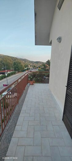 Appartamento trilocale in vendita in Via Porta Rosa, Ascea