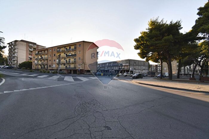 Appartamento quadrilocale in vendita in Piazza Mercato Monte Po, Catania
