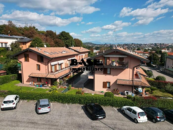 Appartamento trilocale in vendita in Cucciago