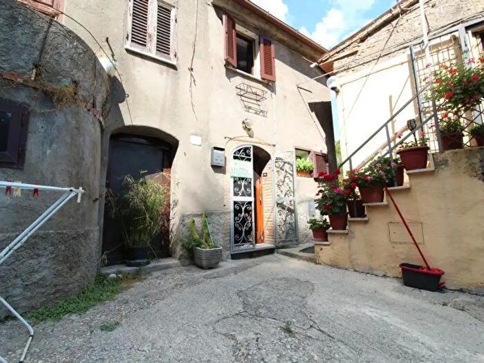 Appartamento trilocale in vendita in Via della Costa, Torricella In Sabina