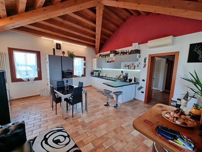 Appartamento con 5 locali in vendita in Via Cagnano, Poiana Maggiore