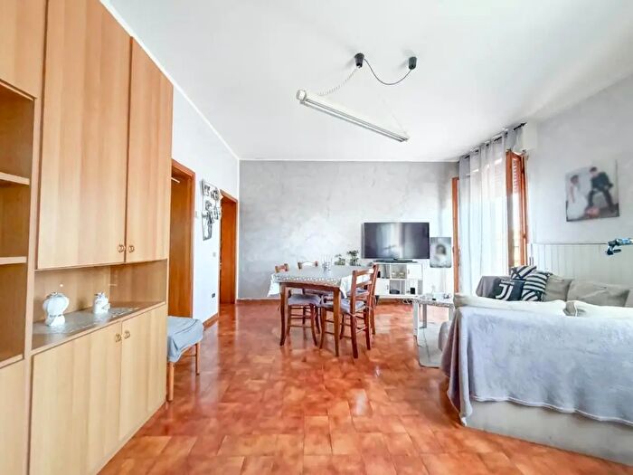 Appartamento quadrilocale in vendita in Via Treviso, Massa