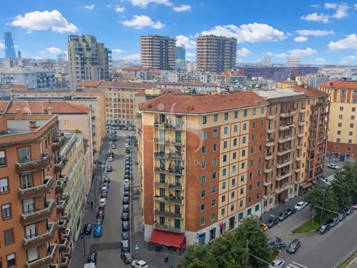 Appartamento trilocale in vendita in Viale Lucania, Milano