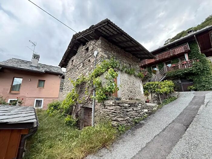 Casa trilocale in vendita in Frazione Plane, Nus
