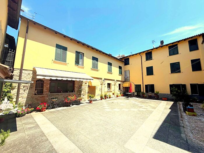 Casa con 11 locali in vendita in Borghetto Di Borbera