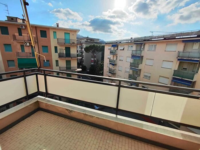 Appartamento con 6 locali in vendita in Via Puchoz, Rapallo