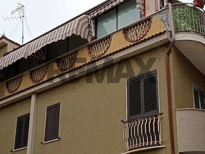 Casa con 5 locali in vendita in Via Luigi Einaudi, Biancavilla
