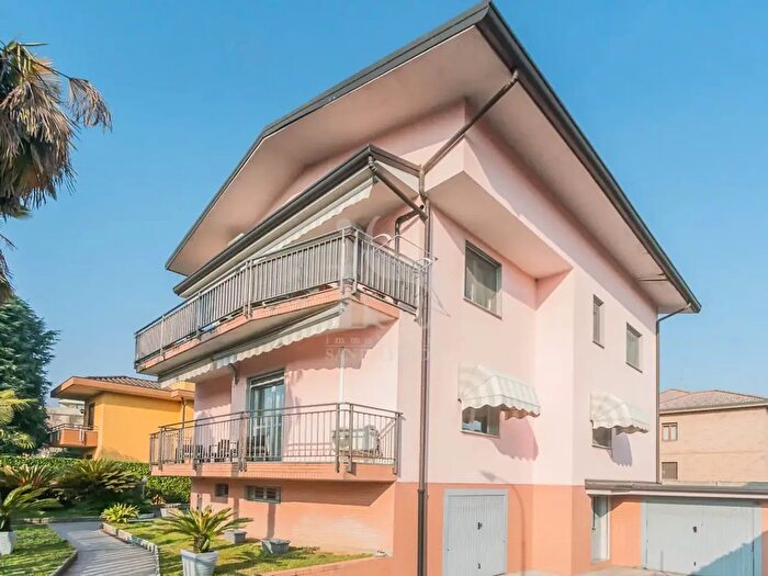 Appartamento quadrilocale in vendita in Via Gaetano Donizetti, Muggiò