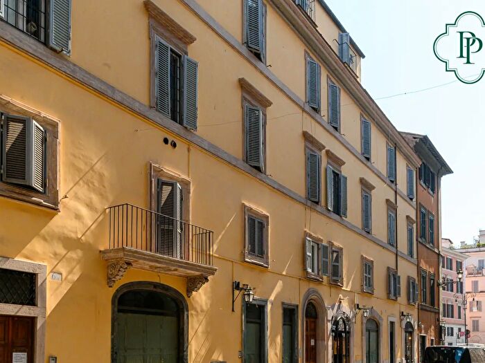 Appartamento con 5 locali in vendita in Via della Fontanella di Borghese, Roma