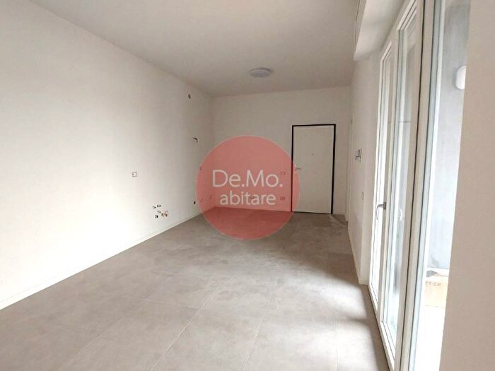 Appartamento trilocale in affitto in Via Novembre, Centro, Mariano Comense