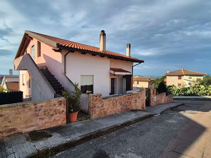 Casa bilocale in vendita in Via Nuraghe Mannu, Olmedo